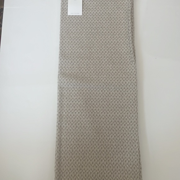 DOCOFIL WHITE THROW BLANKET WITH FRINGES - GEOMETRIC PATTERN - Picture 8 of 8